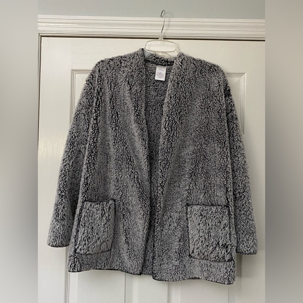 Secret Treasures Sleepwear Essentials Fuzzy AF Jacket Thingy. Size M 8-10.
